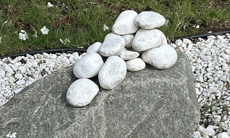 5fba6322b36d Stacked stones garden